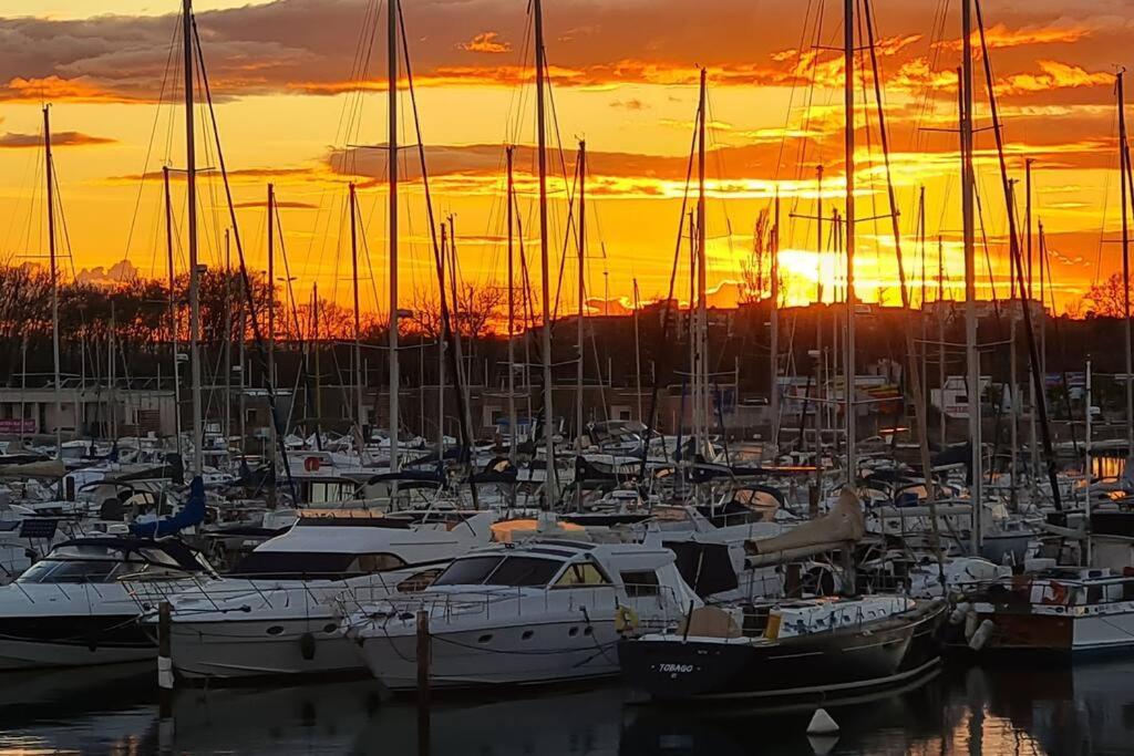 Appartement Avec Balcon, Vue Mer, Piscine, Parking Agde Eksteriør bilde
